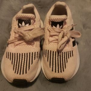 Adidas Swift Run trainers size 7k